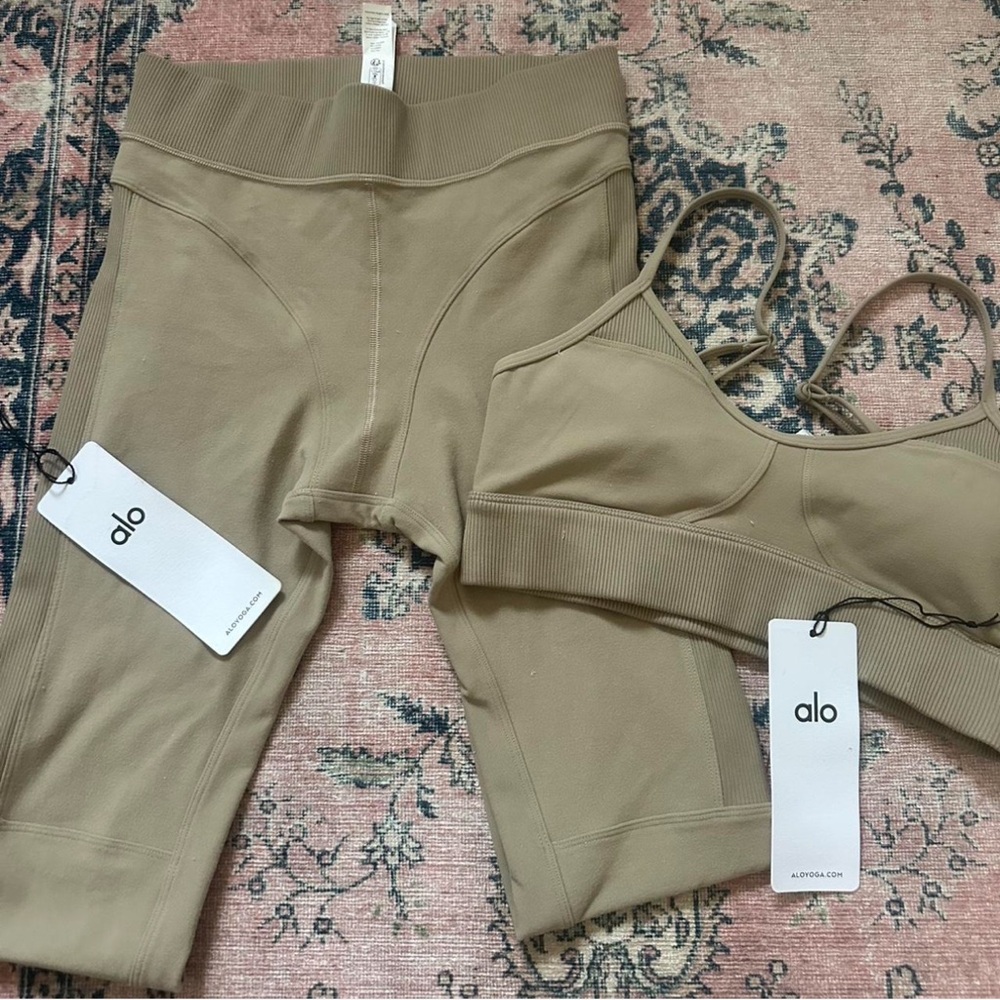 LIKE NEW ALO YOGA RARE WORKOUT SET